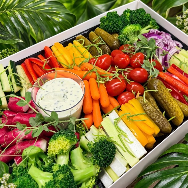 Assiette crudités sauce persillée