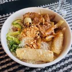 Bobun au Bœuf et Nems